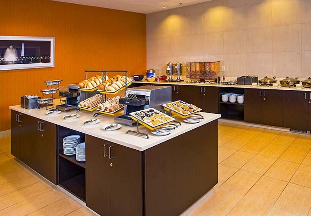 Residence Inn Arlington Pentagon City Restaurant photo