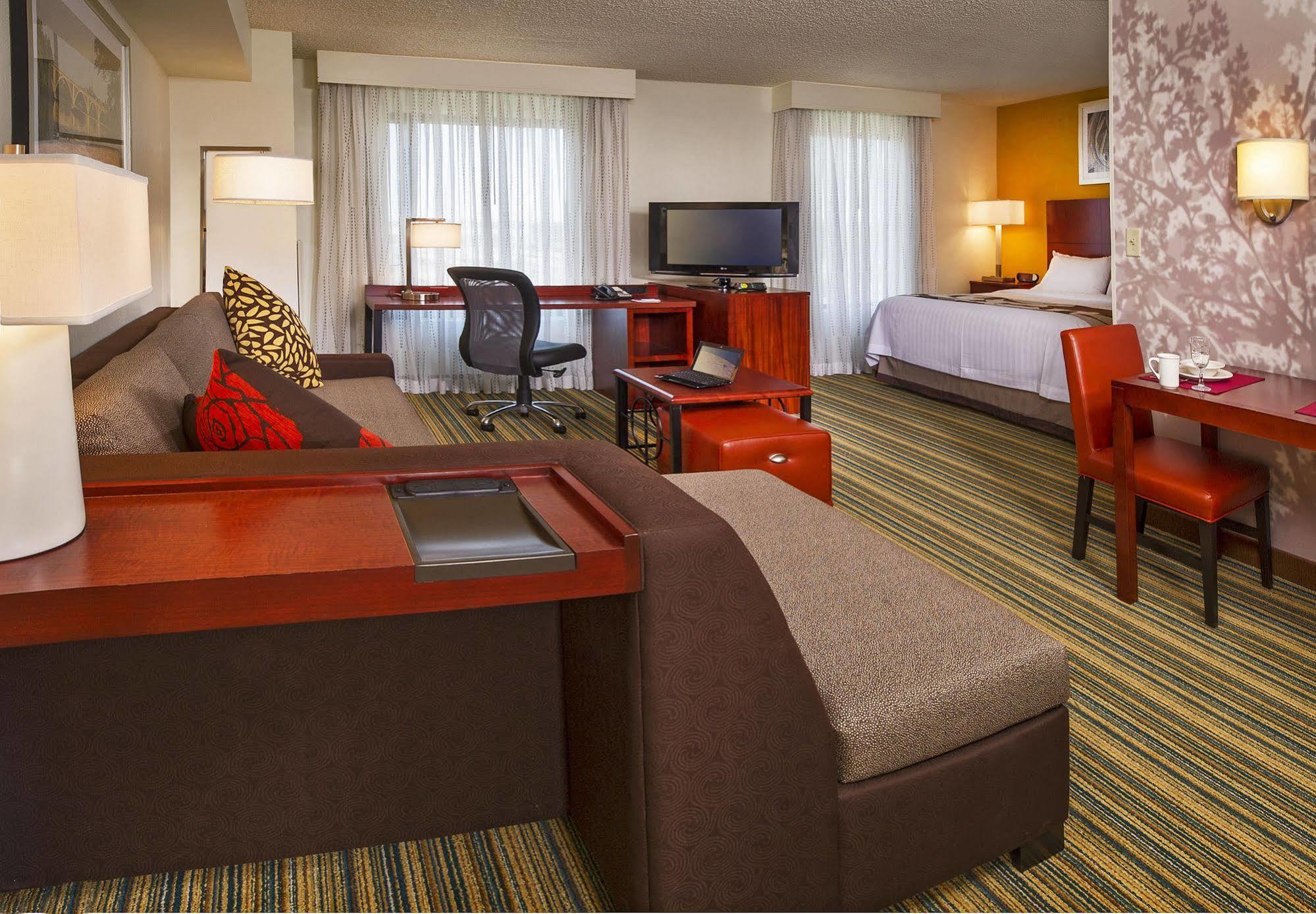 Residence Inn Arlington Pentagon City Room photo